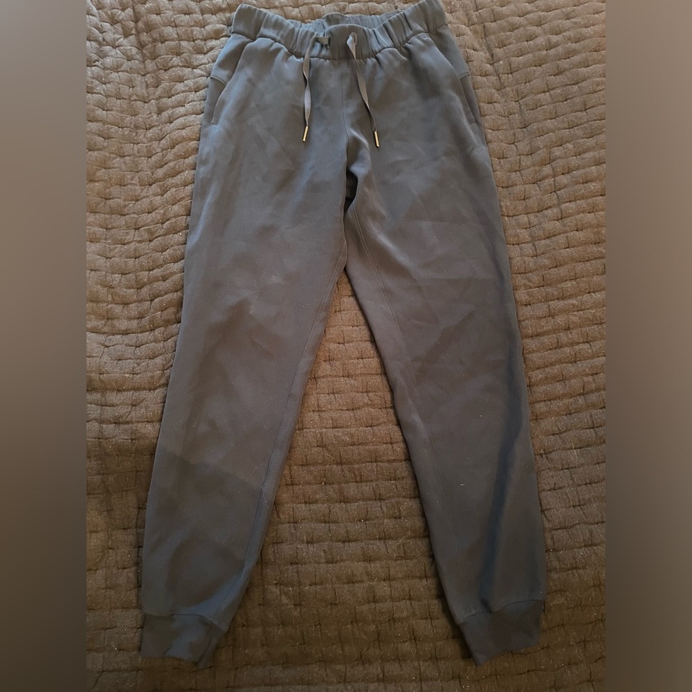 Lululemon on the fly jogger